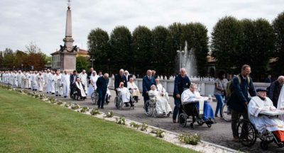 Caravaggio, il Papa ai preti anziani e malati: i giovani sacerdoti hanno bisogno di voi
